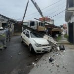 10 postes derrubados por dia em Goiás: colisões impactam fornecimento de energia e segurança