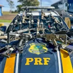PRF apreende 26 fuzis durante abordagem a caminhão no Paraná 