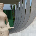 STF mantém fim da aposentadoria compulsória para juízes condenados 