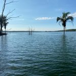 Lago Serra da Mesa atinge nível preocupante e perde mais de dois metros de água em apenas 30 dias. Expectativa é de que período chuvoso aumente o nível do reservatório